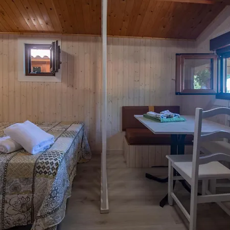 Ria De Arosa 1 مكان تخييم *